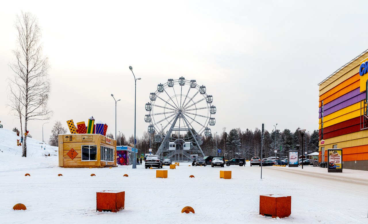 Колесо обозрения у ТРК "лотос Plaza"